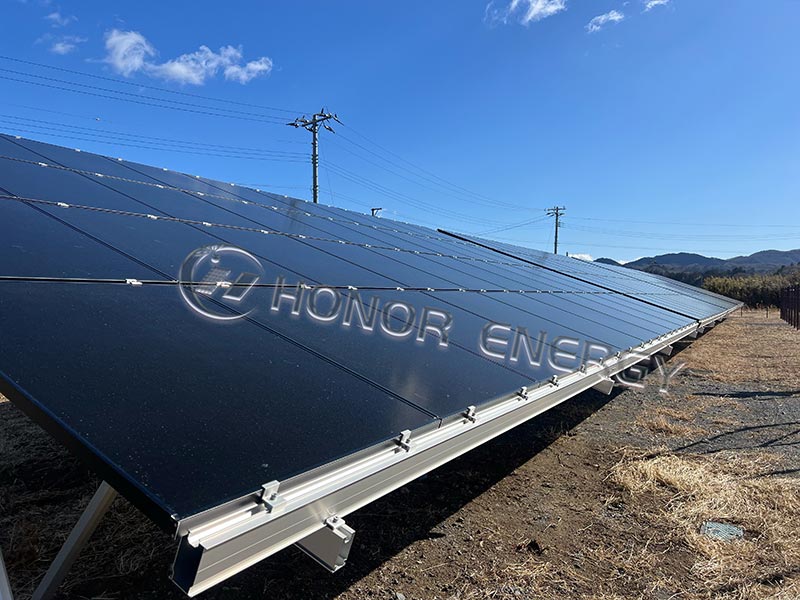 Úspěšné dokončení projektu 700kW solárního zemního montážního systému v Sendai, Japonsko