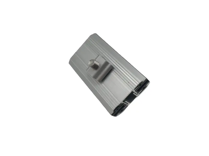 Solární tenkovrstvá středová svorka