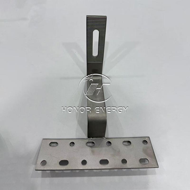 Solární hák na taškovou střechu